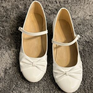 The Children's Place Ivory Dress Shoes with Bow